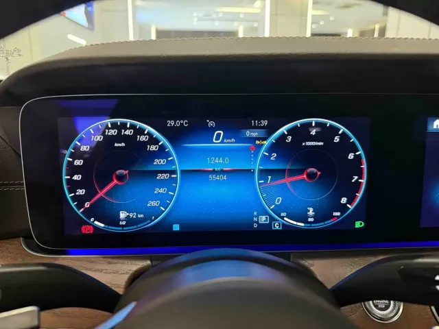 Mercedes-Benz E-Class — Фото автомобиля 12
