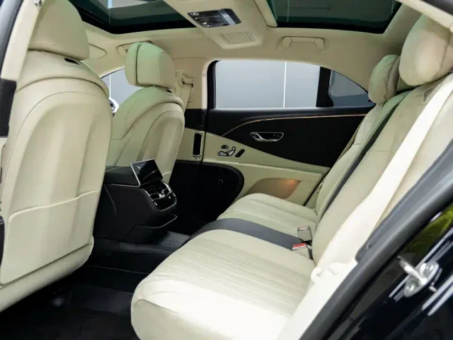 Bentley Flying Spur — Фото автомобиля 12