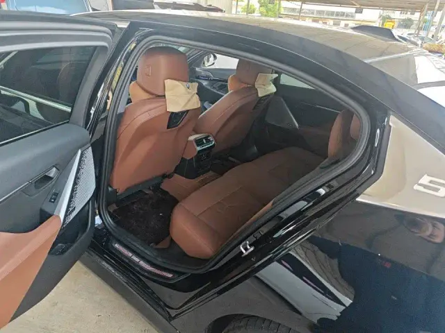 BMW 5 Series — Фото автомобиля 2