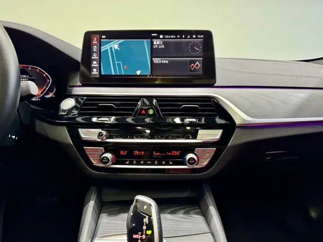 BMW 5 Series — Фото автомобиля 27