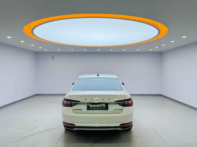 Skoda Superb — Фото автомобиля 5