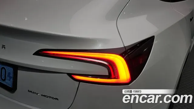Tesla Model 3 — Фото автомобиля 23