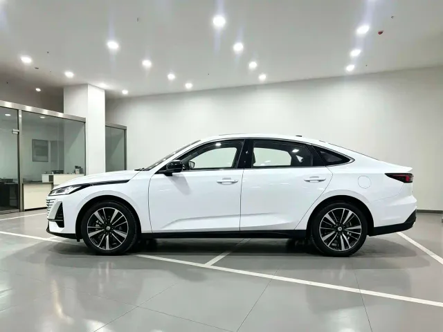 Changan Eado — Фото автомобиля 3
