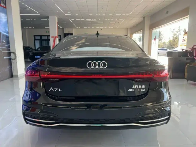 Audi A7L — Фото автомобиля 3