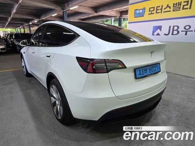Tesla Model Y — Фото автомобиля 3