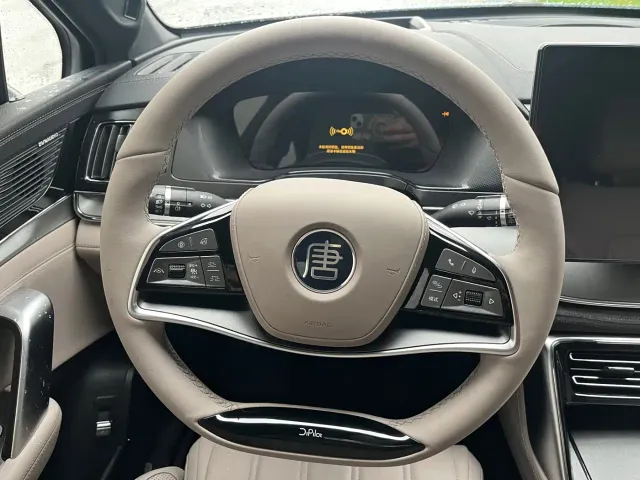 BYD Tang — Фото автомобиля 5