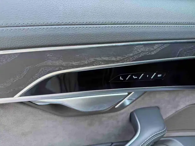 Audi A8 — Фото автомобиля 6