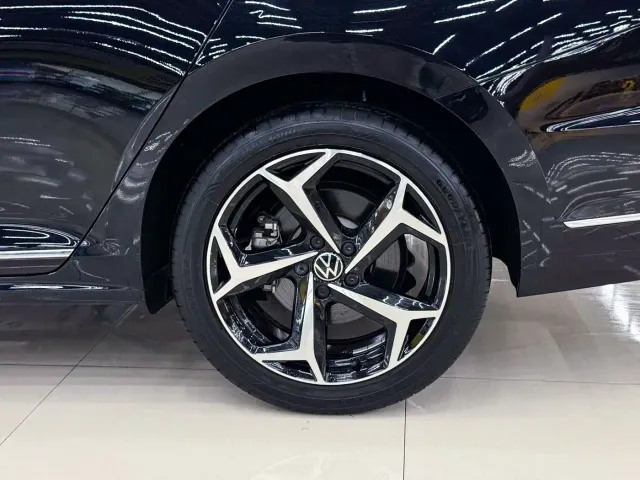 Volkswagen Passat — Фото автомобиля 17