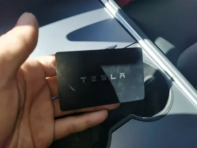 Tesla Model Y — Фото автомобиля 8