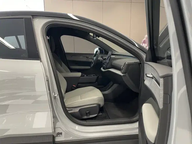 Volvo EX30 — Фото автомобиля 18