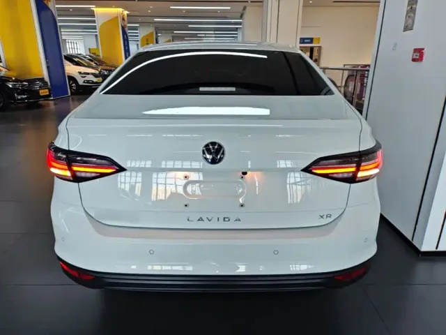 Volkswagen Lavida — Фото автомобиля 5