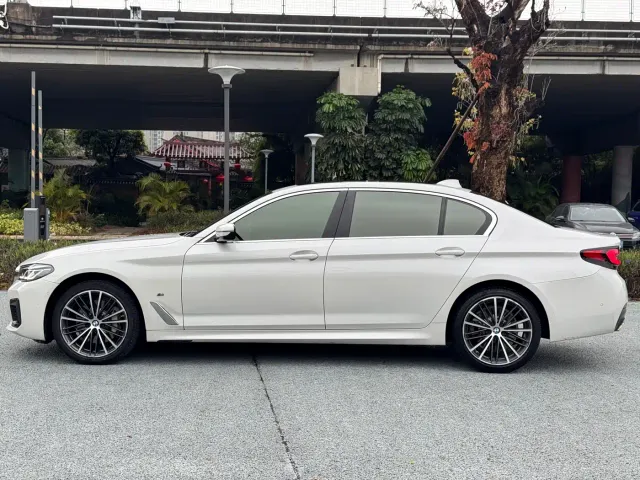 BMW 5 Series — Фото автомобиля 7