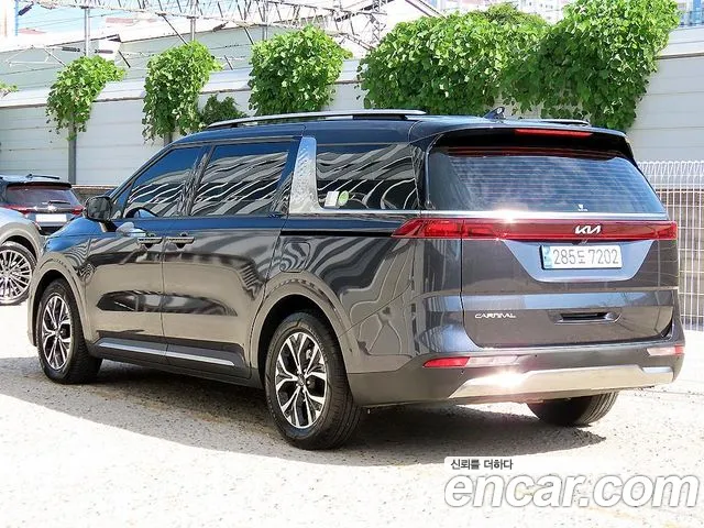 Kia Carnival Generation 4 — Фото автомобиля 3