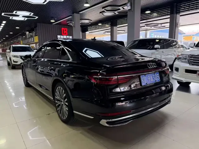 Audi A8 — Фото автомобиля 5