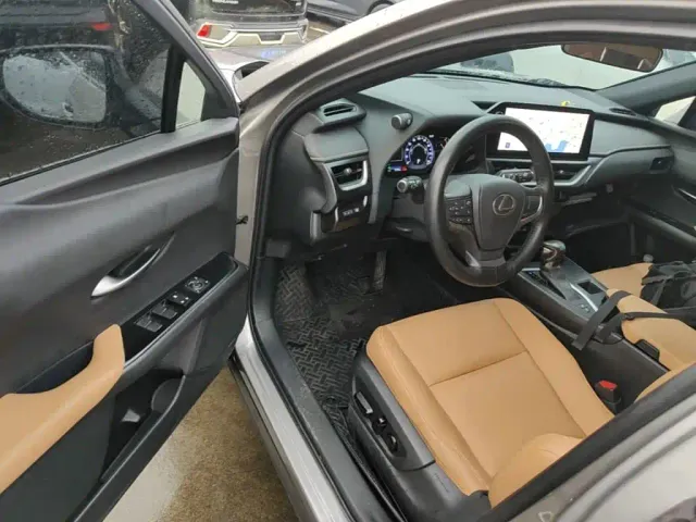 Lexus UX — Фото автомобиля 15