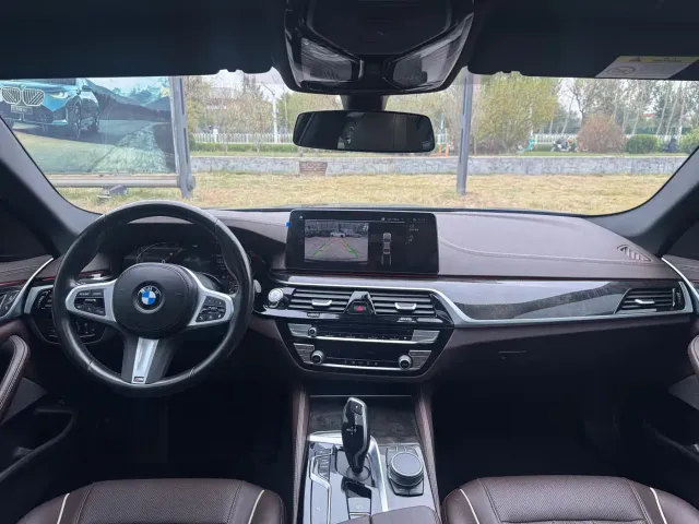 BMW 5 Series — Фото автомобиля 8