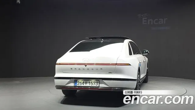 Hyundai Grandeur GN7 — Фото автомобиля 4