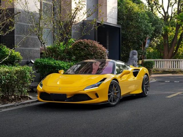 Фотография автомобиля — Ferrari F8