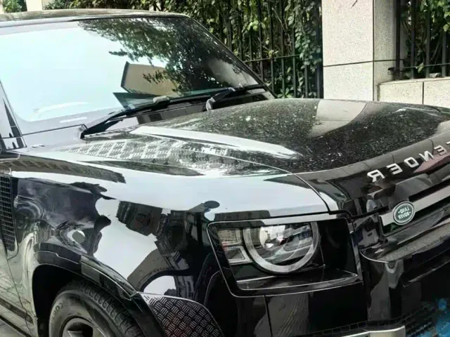 Фотография автомобиля — Land Rover Defender