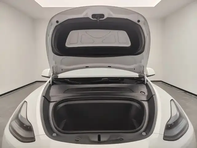 Tesla Model Y — Фото автомобиля 15