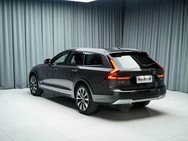 Volvo V90 — Фото автомобиля 8
