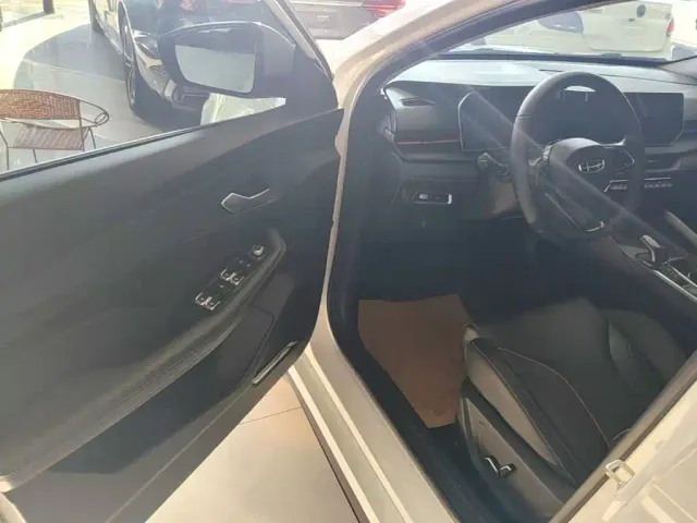 Geely Binrui — Фото автомобиля 15