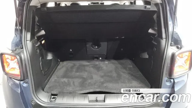 Jeep Renegade — Фото автомобиля 15