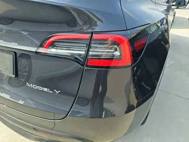 Tesla Model Y — Фото автомобиля 7