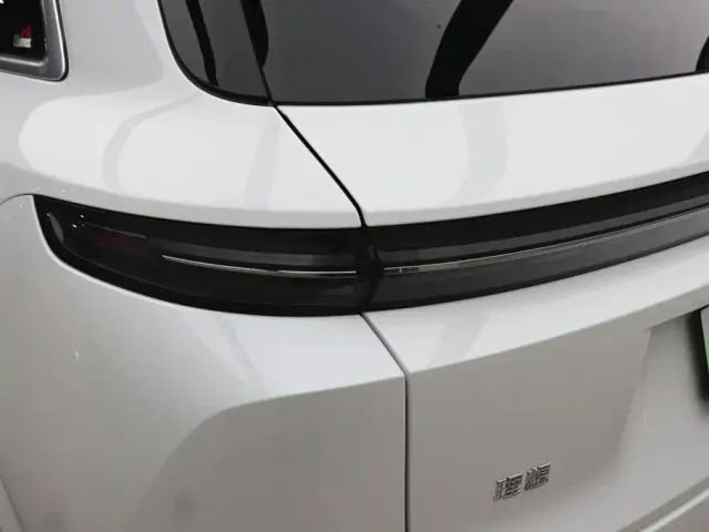 Li Auto L7 — Фото автомобиля 30