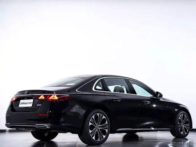 Mercedes-Benz E-Class — Фото автомобиля 5