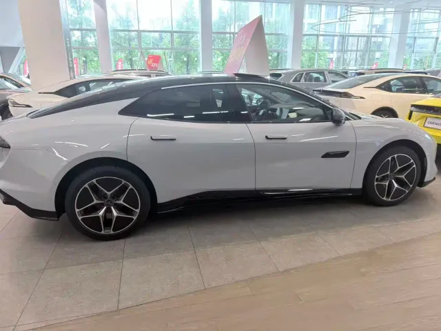 Lotus Emeya — Фото автомобиля 6