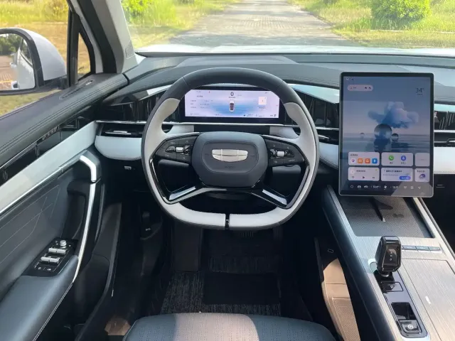 Geely Boyue L — Фото автомобиля 17
