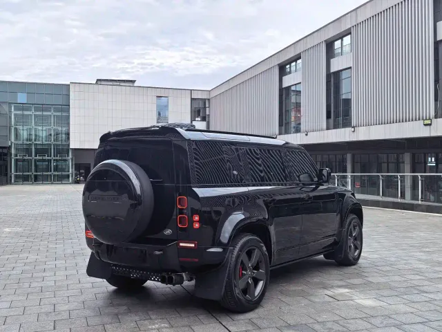 Land Rover Defender — Фото автомобиля 15