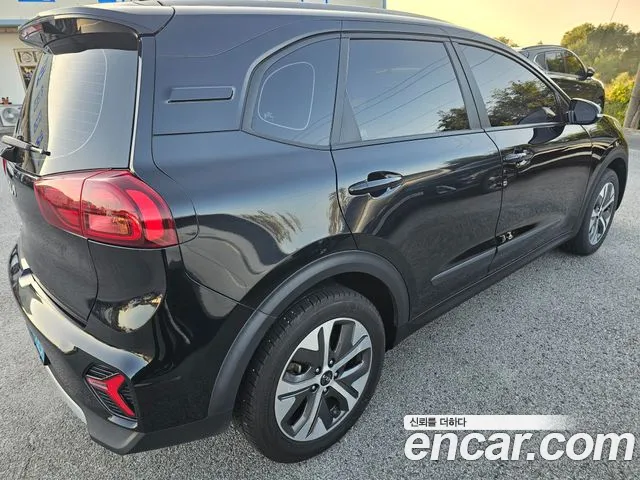 Kia Niro — Фото автомобиля 2
