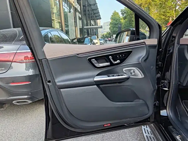 Mercedes-Benz EQE SUV — Фото автомобиля 12