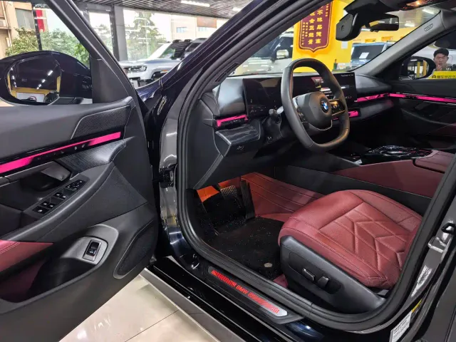 BMW i5 — Фото автомобиля 4