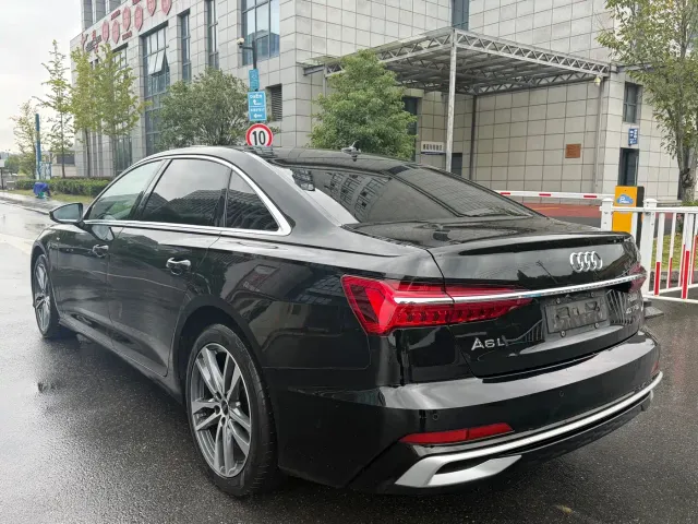Audi A6L — Фото автомобиля 16