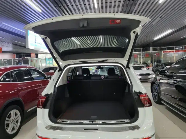 Volkswagen Tiguan L — Фото автомобиля 14