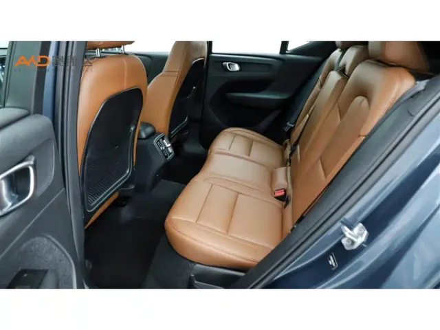 Volvo XC40 — Фото автомобиля 7