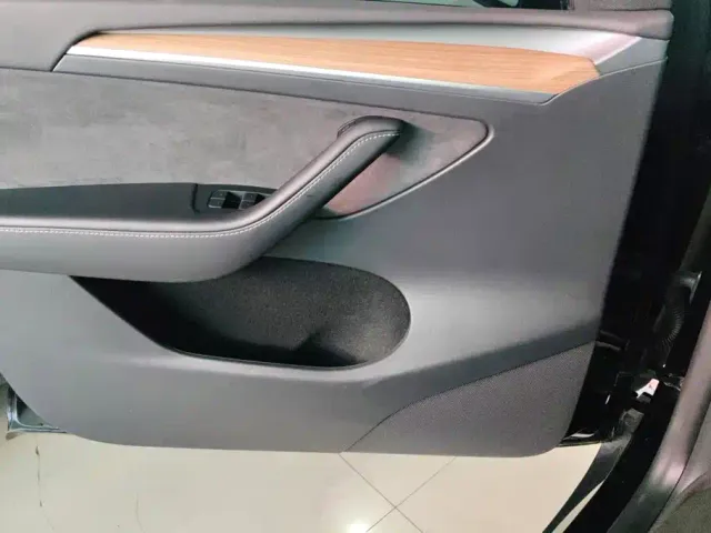 Tesla Model Y — Фото автомобиля 7