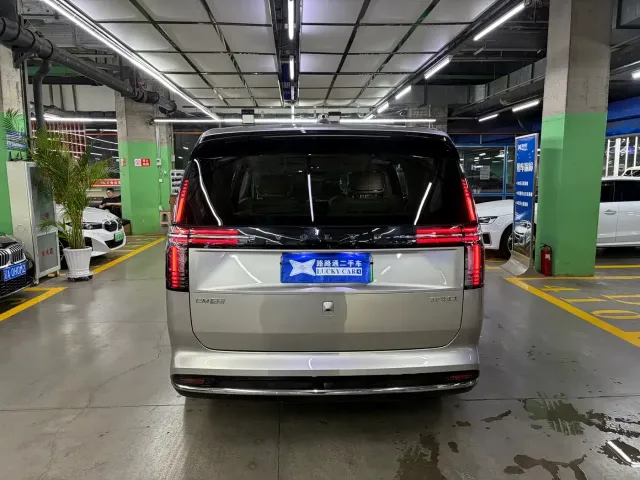 Volvo EM90 — Фото автомобиля 6