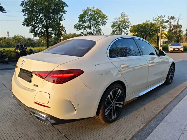 Mercedes-Benz C-Class — Фото автомобиля 3