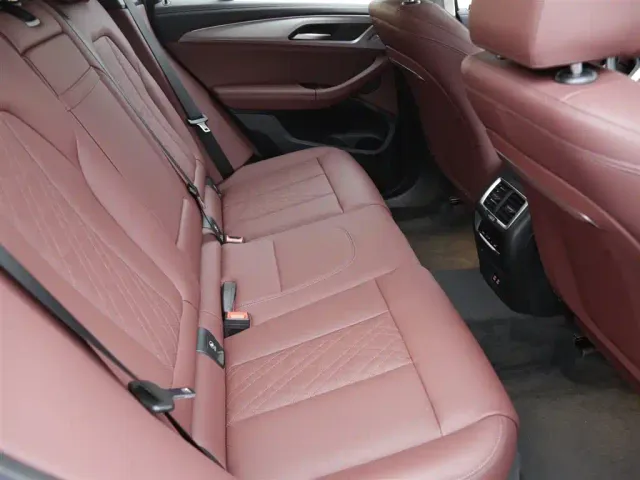 BMW iX3 — Фото автомобиля 10