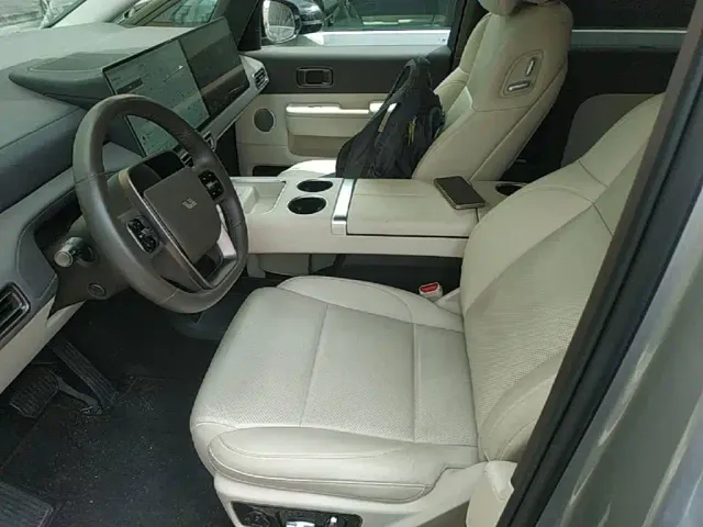 Li Auto MEGA — Фото автомобиля 14