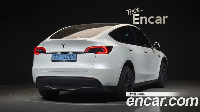 Tesla Model Y — Фото автомобиля 2