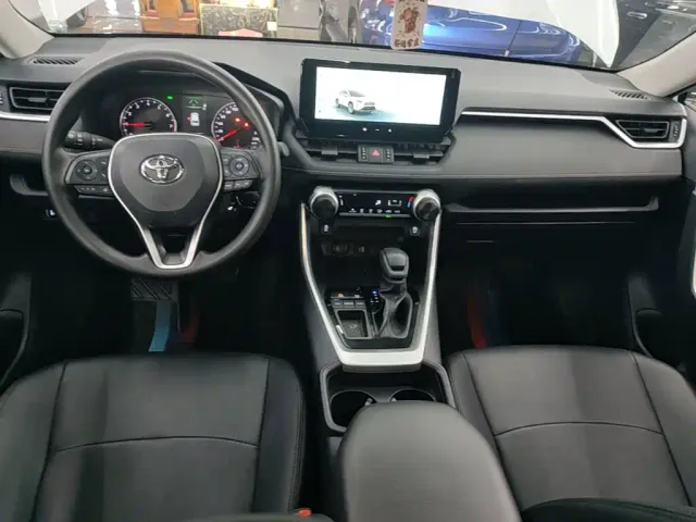 Toyota RAV4 — Фото автомобиля 9