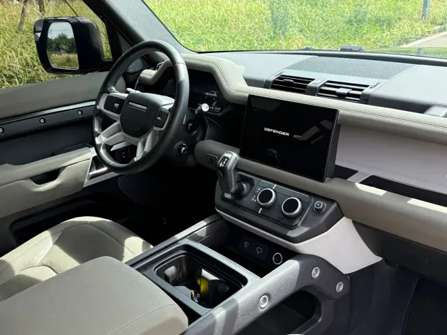 Land Rover Defender — Фото автомобиля 4