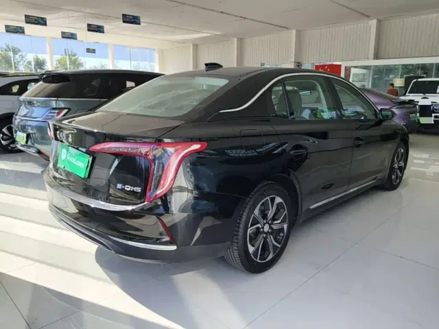 Hongqi E-QM5 — Фото автомобиля 6