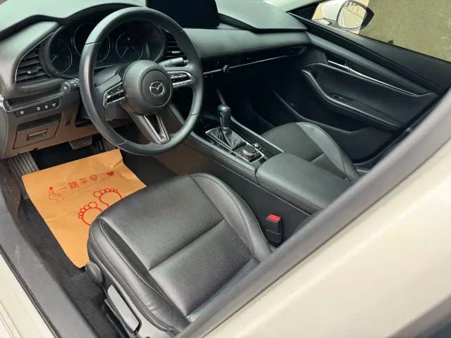 Mazda Axela — Фото автомобиля 4