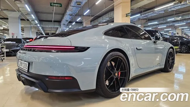 Porsche 911 992 — Фото автомобиля 2